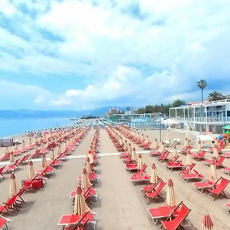 Апартаменти Il Nido Sul Mare Савона Екстер'єр фото